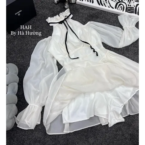 Đầm voan tơ cổ yếm rớt vai dài tay buộc nơ tiểu thư dịu dạng nhẹ nhàng Giá 290k, người ta đang bán gần 4xx Size SM
