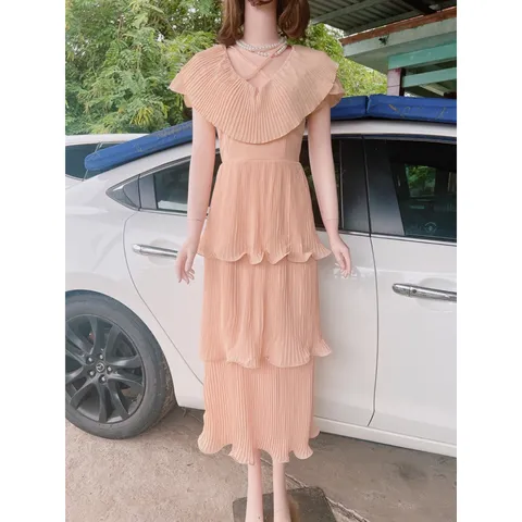 Đầm đi biển đầm đi chơi  Màu kem chất tơ dập ly cuốn bèo 3 tầng Giá 299k, người ta đang bán gần 1tr2 Hàng có sẵn giao