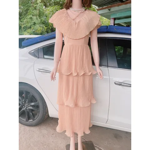 Đầm đi biển đầm đi chơi  Màu kem chất tơ dập ly cuốn bèo 3 tầng Giá 299k, người ta đang bán gần 1tr2 Hàng có sẵn giao