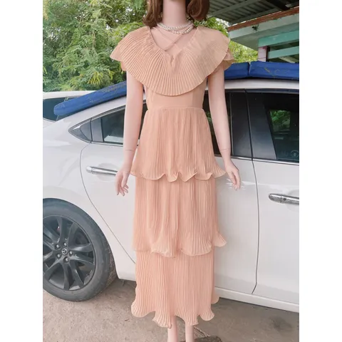 Đầm đi biển đầm đi chơi  Màu kem chất tơ dập ly cuốn bèo 3 tầng Giá 299k, người ta đang bán gần 1tr2 Hàng có sẵn giao