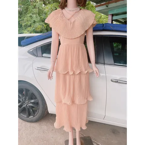 Đầm đi biển đầm đi chơi  Màu kem chất tơ dập ly cuốn bèo 3 tầng Giá 299k, người ta đang bán gần 1tr2 Hàng có sẵn giao