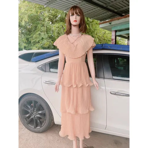 Đầm đi biển đầm đi chơi  Màu kem chất tơ dập ly cuốn bèo 3 tầng Giá 299k, người ta đang bán gần 1tr2 Hàng có sẵn giao