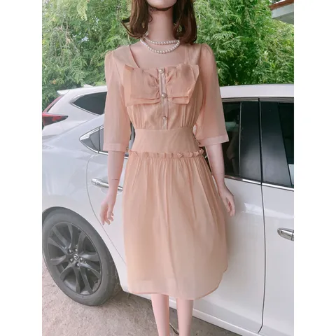 đầm BE VỔ VUÔNG PHỐI NƠ NGỰC  Maù nude Hàng có sẵn giao ngay  Đủ size Chất liệu tơ 2 lớp Giá 290k