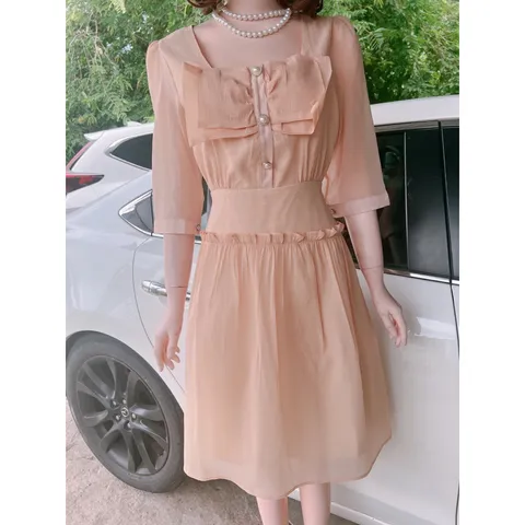 đầm BE VỔ VUÔNG PHỐI NƠ NGỰC  Maù nude Hàng có sẵn giao ngay  Đủ size Chất liệu tơ 2 lớp Giá 290k