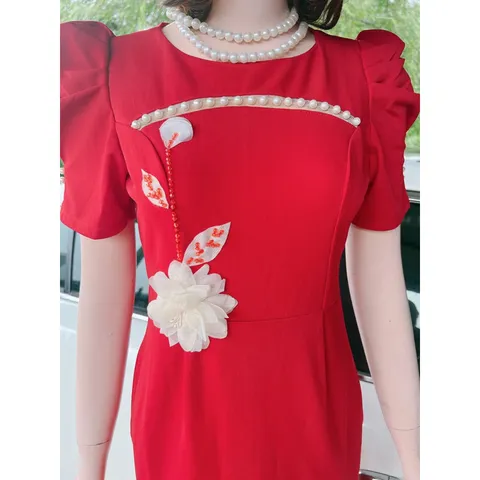 Đầm body đính kết hoa và ngọc Giá 290k Hàng có sẵn giao ngay Màu đỏ Chất liệu umi cao cấp, co giãn dễ chịu