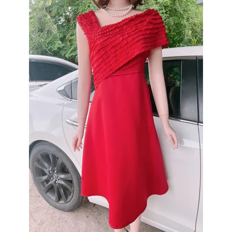 Đầm dáng Dài cổ cách điệu lệch vai  chất tafta đỏ cao cấp sang trọng Giá 390k Hàng coa sẵn giao ngay