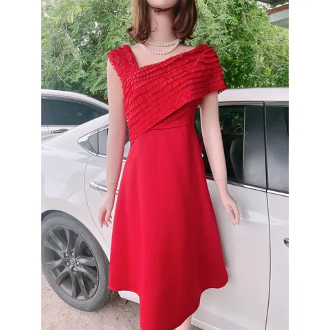 Đầm dáng Dài cổ cách điệu lệch vai  chất tafta đỏ cao cấp sang trọng Giá 390k Hàng coa sẵn giao ngay