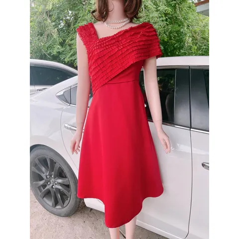 Đầm dáng Dài cổ cách điệu lệch vai  chất tafta đỏ cao cấp sang trọng Giá 390k Hàng coa sẵn giao ngay