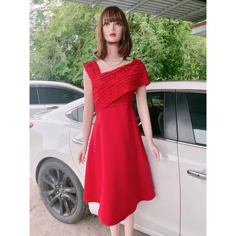 Đầm dáng Dài cổ cách điệu lệch vai  chất tafta đỏ cao cấp sang trọng Giá 390k Hàng coa sẵn giao ngay
