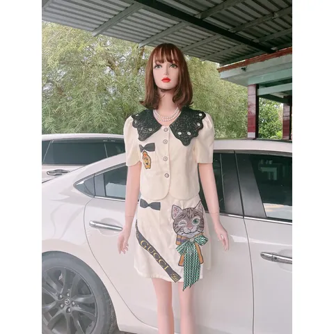 Set áo thêu đính kết +  chân váy đính kết nổi Hàng có sẵn giao ngay M Giá 490k/ cả set Màu kem Hàng siêu cấp