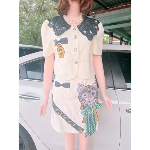 Set áo thêu đính kết +  chân váy đính kết nổi Hàng có sẵn giao ngay M Giá 490k/ cả set Màu kem Hàng siêu cấp