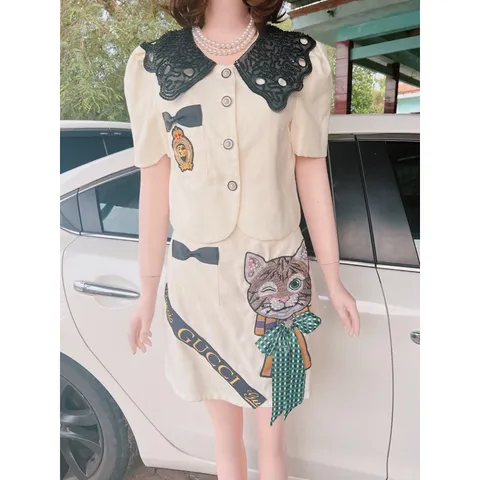 Set áo thêu đính kết +  chân váy đính kết nổi Hàng có sẵn giao ngay M Giá 490k/ cả set Màu kem Hàng siêu cấp