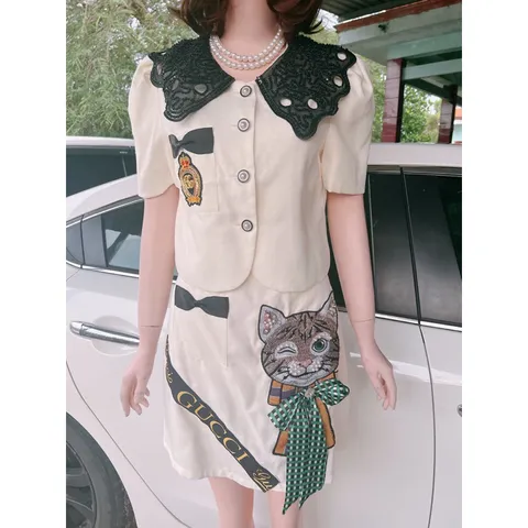 Set áo thêu đính kết +  chân váy đính kết nổi Hàng có sẵn giao ngay M Giá 490k/ cả set Màu kem Hàng siêu cấp