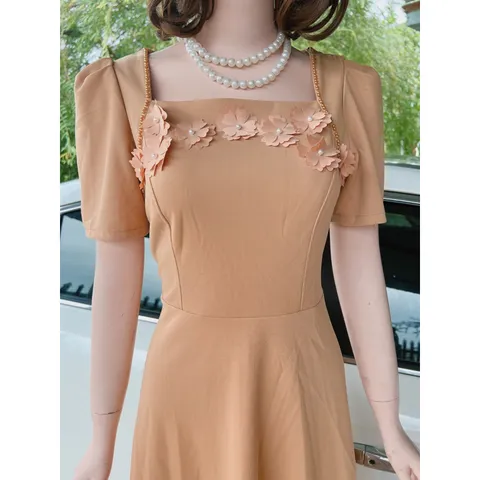 Đầm đính hoa cao cấp Màu nude Chất liệu umi co giãn dễ chịu Hàng coa sẵn giao ngay Giá 290k Dưới 75 kg mặc đẹp