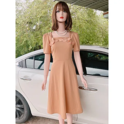 Đầm đính hoa cao cấp Màu nude Chất liệu umi co giãn dễ chịu Hàng coa sẵn giao ngay Giá 290k Dưới 75 kg mặc đẹp