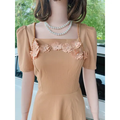 Đầm đính hoa cao cấp Màu nude Chất liệu umi co giãn dễ chịu Hàng coa sẵn giao ngay Giá 290k Dưới 75 kg mặc đẹp