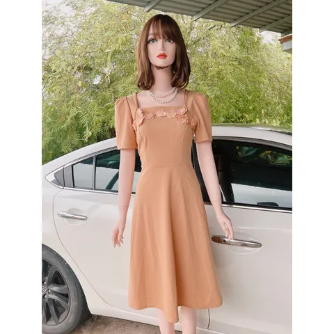 Đầm đính hoa cao cấp Màu nude Chất liệu umi co giãn dễ chịu Hàng coa sẵn giao ngay Giá 290k Dưới 75 kg mặc đẹp