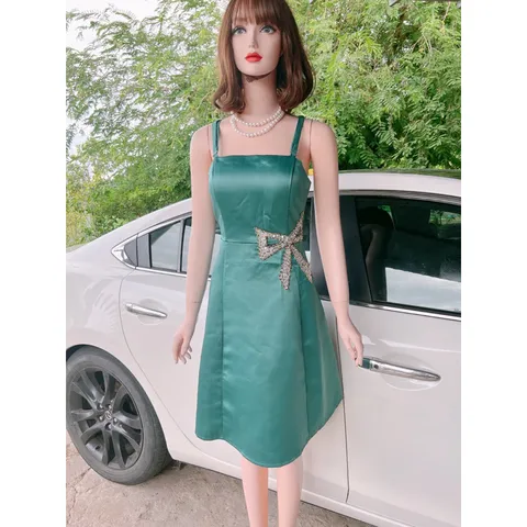 đầm đi tiệc sang chảnh   2 dây phối nơ đá Coa sẵn mút ngực Giá 290k/ đầm Hàng có sẵn giao ngay màu trắng  Đính đá đẹp