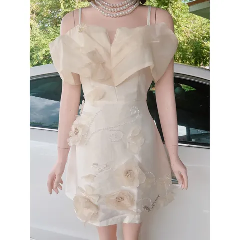 Đầm váy Tafta trễ vai 2 dây đính cườm hoa thủ công cực xinh Màu kem Đủ size SML Giá 390k Hàng có sẵn giao ngay