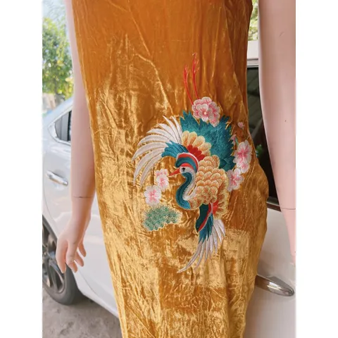 Đầm Nhung hai dây thêu quý phái sang trọng Màu vàng Form rộng Đủ size tới 75kg Hàng có sẵn giao ngay Chất liệu nhung