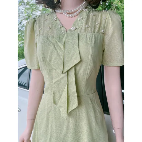 Đầm đính ngọc màu xanh cốm Hàng có sẵn giao ngay Chất liệu thô hoa siêu đẹp Giá 290k Đúp lót 2 lớp Phía sau có bo chun