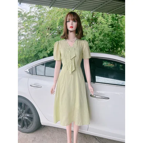 Đầm đính ngọc màu xanh cốm Hàng có sẵn giao ngay Chất liệu thô hoa siêu đẹp Giá 290k Đúp lót 2 lớp Phía sau có bo chun