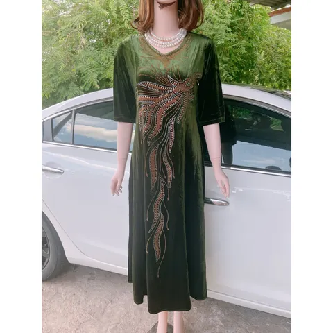 Đầm nhung siêu đẹp Giá 390k Hàng có sẵn giao ngay Hình chụp thật 100% Màu đen,  xanh đen , rêu , lý