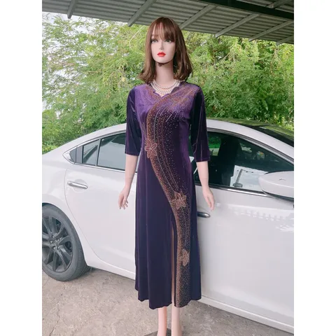 Đầm dạ hội nhung trung niên đi tiệc xẻ tà cổ V tay lỡ hoa mai kết đá ép cườm dọc Đầm dạ hội trung niên đi tiệc xẻ tà