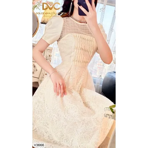 Đầm ren nổi cao cấp Giá 399k, người ta đang bán gần 6xx Hàng có sẵn giao ngay XL Chất liệu ren cao cấp Màu trắng kem