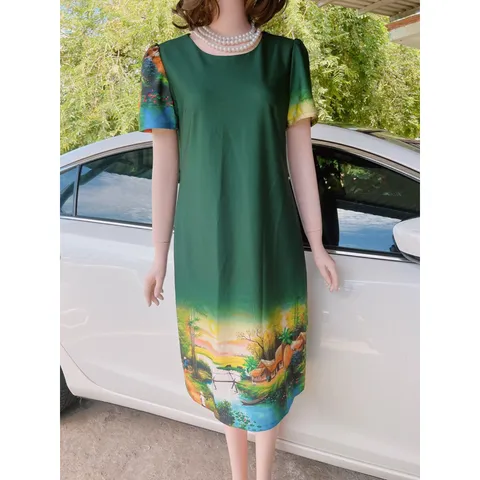 Đầm suông trung niên hình phong cảnh chất liệu vải lụa thượng uyển mềm mịn mát sang chảnh ,che khuyết điểm bụng