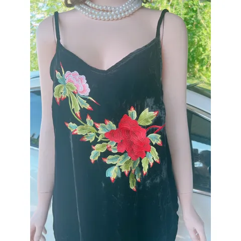 Váy nhung thêu hoa hồng sang trọng [NHUNG THE] Váy nhung the 2 dây cao cấp Giá 390k, người ta đang bán gần 7xx