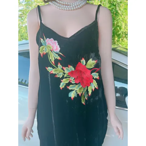 Váy nhung thêu hoa hồng sang trọng [NHUNG THE] Váy nhung the 2 dây cao cấp Giá 390k, người ta đang bán gần 7xx