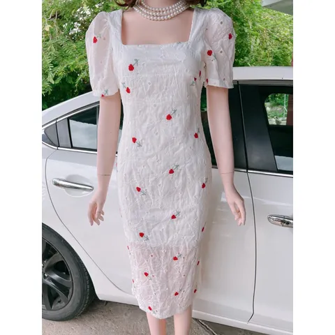 Đầm Midi Dáng Dài Tone Trắng Mix Hoa Đỏ Cổ Vuông Tone Trắng Tinh Khôi Style Sang Trọng, Tiểu Thư Nhẹ Nhàng Giá 290k