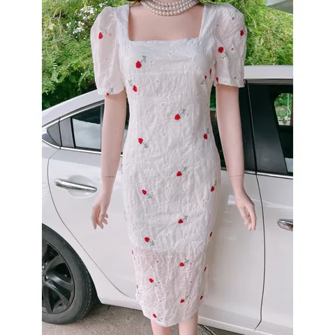 Đầm Midi Dáng Dài Tone Trắng Mix Hoa Đỏ Cổ Vuông Tone Trắng Tinh Khôi Style Sang Trọng, Tiểu Thư Nhẹ Nhàng Giá 290k
