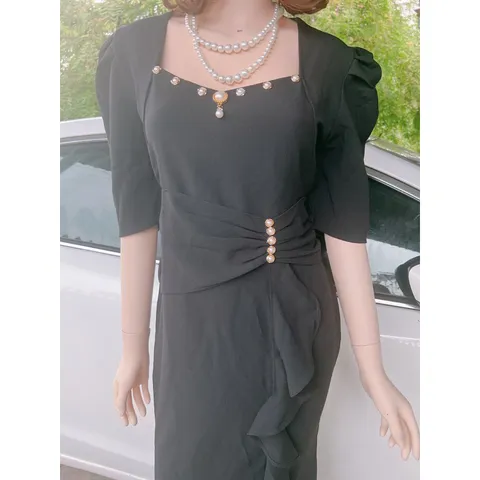 Đầm dạ hội đính ngọc, màu đen Giá 290k Hàng có sẵn giao ngay Phía sau vừa dây kéo vừa bo thun dễ mặc Size lớn tới 65kg