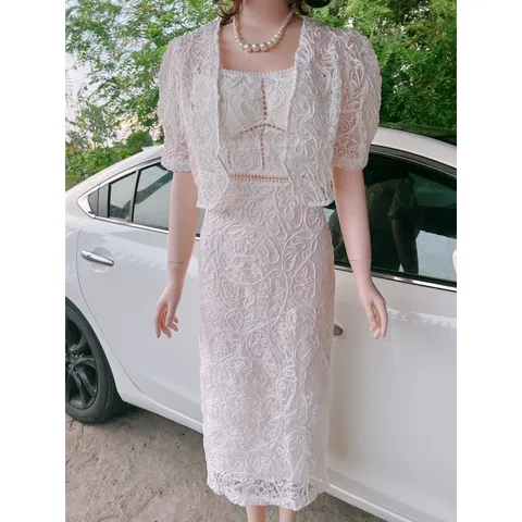 Set ren tiểu thư siêu đẹp Maù trắng Gồm chân váy ren + áo 2 dây có sẵn mút ngực + áo khoác ren Giá 399k Hàng có sẵn giao