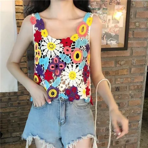 Set gồm quần jean đen thêu chữ eo dưới 74cm + áo len hoa ( có thể mặc thêm áo lót, hoặc áo lót ngoài mặc bikini )