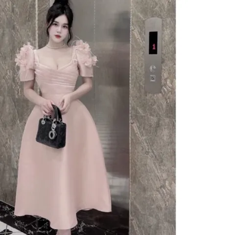 Đầm Newwww!!! Đầm tafta xếp ly ngực tay đính hoa lông vũ đẹp xuất sắc Giá 390k Dáng dài cao cấp Hàng có sẵn giao ngay L