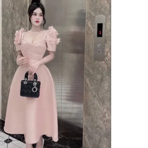 Đầm Newwww!!! Đầm tafta xếp ly ngực tay đính hoa lông vũ đẹp xuất sắc Giá 390k Dáng dài cao cấp Hàng có sẵn giao ngay L