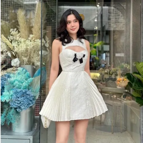 🍊ẢNH THẬT🍊ĐẦM GẤM TRẮNG CUT OUT ĐỘC LẠ KÈM TAG HOA 🍒CÓ SẴN🍒 Hàng cao cấp Giá 320k Hàng có sẵn giao ngay Có sẵn mút ngực