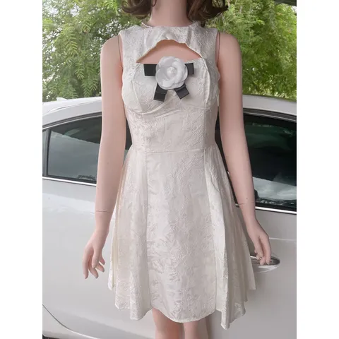 🍊ẢNH THẬT🍊ĐẦM GẤM TRẮNG CUT OUT ĐỘC LẠ KÈM TAG HOA 🍒CÓ SẴN🍒 Hàng cao cấp Giá 320k Hàng có sẵn giao ngay Có sẵn mút ngực