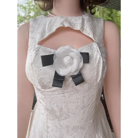 🍊ẢNH THẬT🍊ĐẦM GẤM TRẮNG CUT OUT ĐỘC LẠ KÈM TAG HOA 🍒CÓ SẴN🍒 Hàng cao cấp Giá 320k Hàng có sẵn giao ngay Có sẵn mút ngực