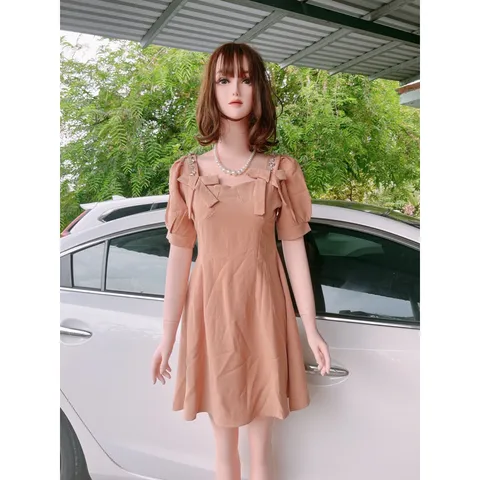 Đầm đính đá cổ cách điệu Hàng có sẵn giao ngay M Chất liệu co giãn nhẹ Màu nâu tây Giá 290k Hàng Quảng Châu