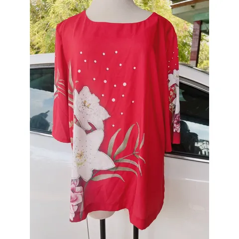 🌼Áo Nữ Trung Niên Tay Lỡ  Chất Liệu Lụa Tằm Ý Cao Cấp -Áo tay lỡ. Vải in 3D sang trọng có đính đá theo viền hoa.