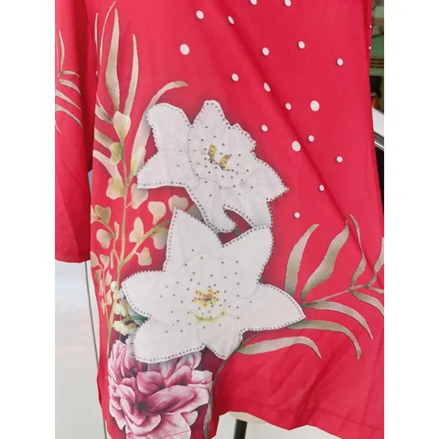 🌼Áo Nữ Trung Niên Tay Lỡ  Chất Liệu Lụa Tằm Ý Cao Cấp -Áo tay lỡ. Vải in 3D sang trọng có đính đá theo viền hoa.