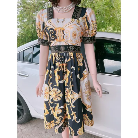 Đầm hoạ tiết siêu đẹp Giá 290k Hàng có sẵn giao ngay Phía sau bo chun co giãn dễ chịu, kèm dây kéo Có sẵn mút ngực