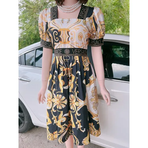 Đầm hoạ tiết siêu đẹp Giá 290k Hàng có sẵn giao ngay Phía sau bo chun co giãn dễ chịu, kèm dây kéo Có sẵn mút ngực