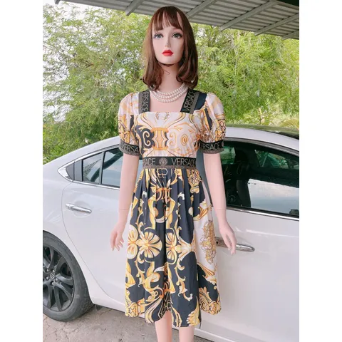 Đầm hoạ tiết siêu đẹp Giá 290k Hàng có sẵn giao ngay Phía sau bo chun co giãn dễ chịu, kèm dây kéo Có sẵn mút ngực