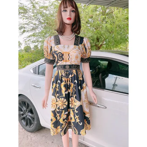 Đầm hoạ tiết siêu đẹp Giá 290k Hàng có sẵn giao ngay Phía sau bo chun co giãn dễ chịu, kèm dây kéo Có sẵn mút ngực