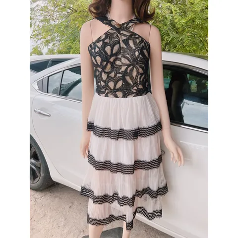 đầm yếm dập ly 3 tầng ren nude viền đen Giá 350k Hàng có sẵn giao ngay Chất liệu ren cao cấp Màu đen trắng